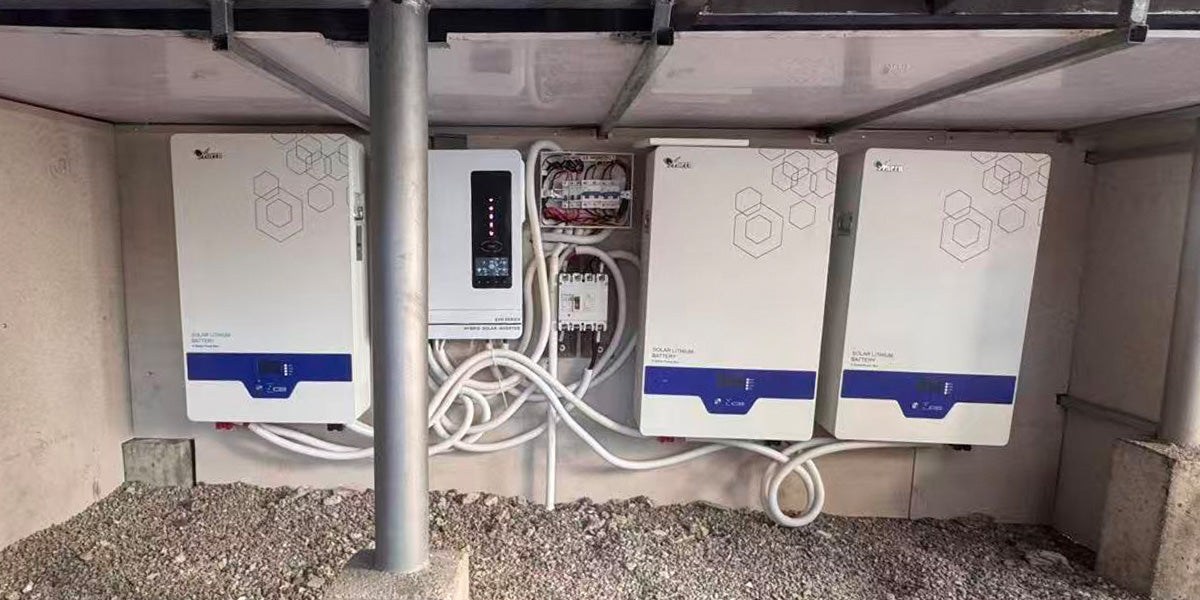 Installation of an Anern 10.2KW solar power system with three wall-mounted lithium batteries and a hybrid inverter